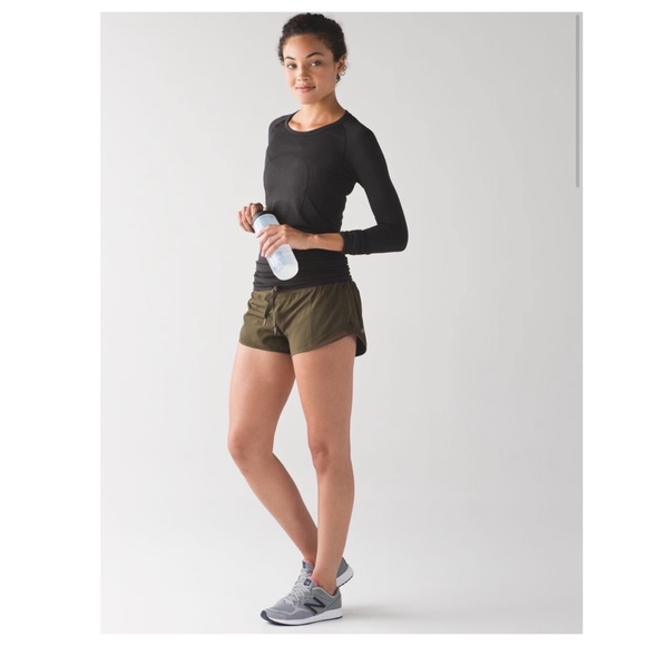 LULULEMON Hotty Hot Short, Military Green, size 2